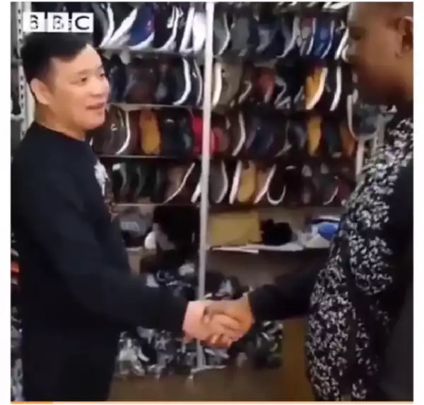 Chinese Man Speaking Complete Igbo To His Nigerian Customer In China (Pics)